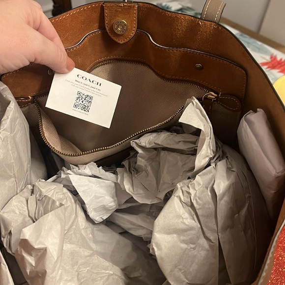 Coach North Tote - Picture 8 of 10